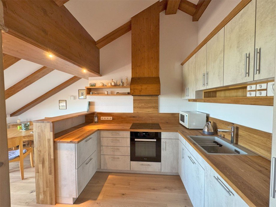 Neue Einbauk�che vom Schreiner Dachgeschosswohnung Haldenwang