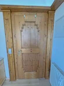 Vollholz-F�llungst�ren Offenes Wohnen, im modernen alpenl�ndischen Stil, sehr gro�e 2 Zi-DG-Wohnung