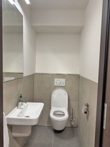 Gem-Toilette 1 Moderne B�ro- oder Behandlungsr�ume in einem Mehrfamilienhaus