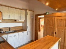 K�che Offenes Wohnen, im modernen alpenl�ndischen Stil, sehr gro�e 2 Zi-DG-Wohnung