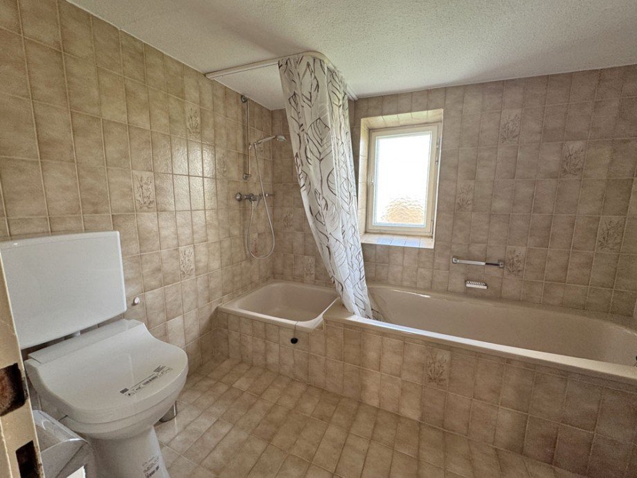 Bad-Hauptwohnung - EG 2 Einfamilienhaus Oberg�nzburg