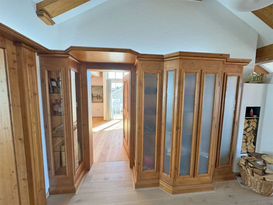 Exquisite Einbaum�bel in der Diele Dachgeschosswohnung Haldenwang