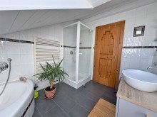 Bad Offenes Wohnen, im modernen alpenl�ndischen Stil, sehr gro�e 2 Zi-DG-Wohnung