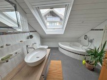 Bad Offenes Wohnen, im modernen alpenl�ndischen Stil, sehr gro�e 2 Zi-DG-Wohnung